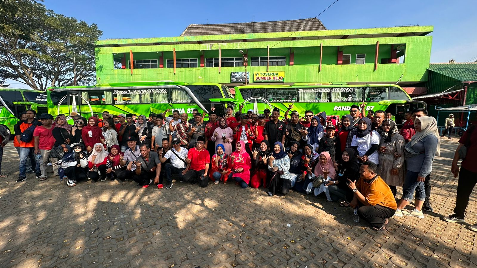 Ratusan Kader-kader PDI-P Kabupaten Pasuruan Hadiri Gelar Konsolidasi Akbar Puncak Bulan Bung Karno di GBK 24 Juni