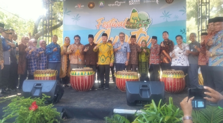 Gubernur Bengkulu Secara Resmi Buka Karisma Event Nusantara Festival Gurita Kabupaten Kaur Tahun 2023