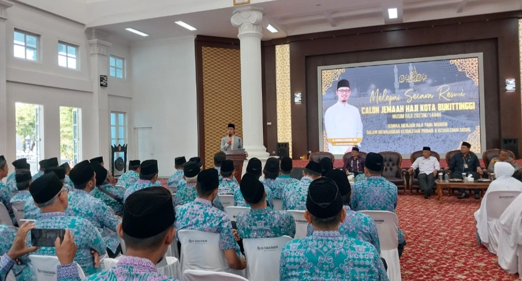 295 Orang Jamaah Calon Haji Bukittinggi Resmi di Lepas Oleh Wali Kota