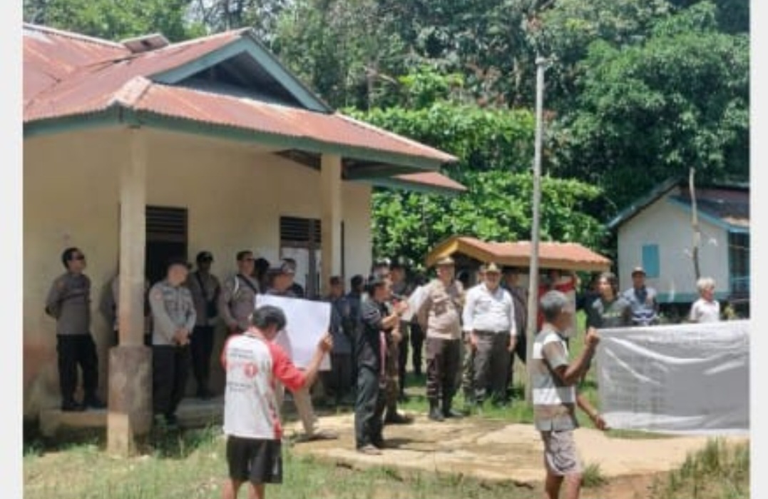 Polsek Kayan Hulu Berikan Pengamanan Aksi Damai Masyarakat Desa Empakan