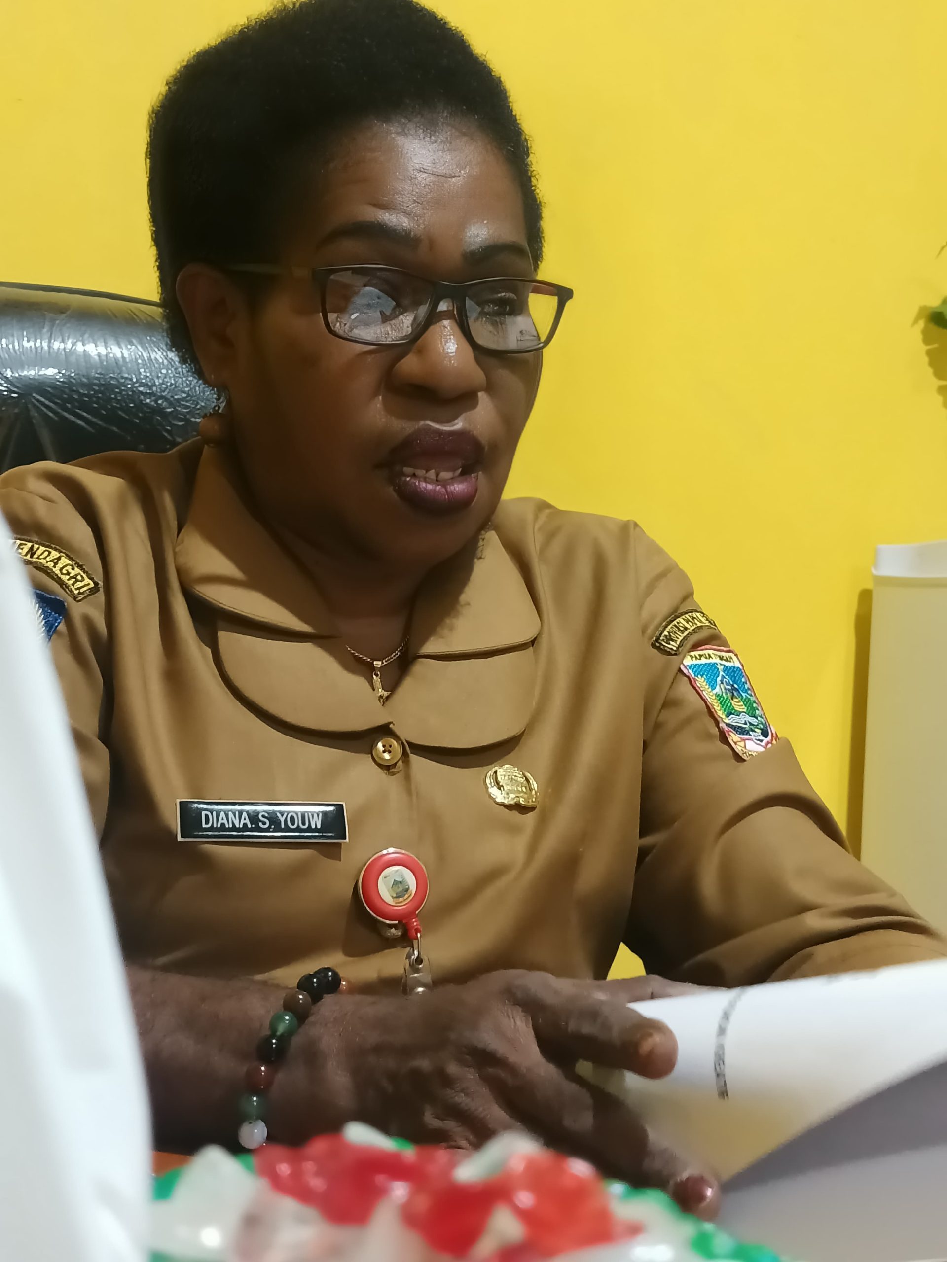 Plt Kepala Dinas Kepemudaan olah raga,pariwisata dan ekonomi kreatif provinsi papua tengah Diana Serila youw